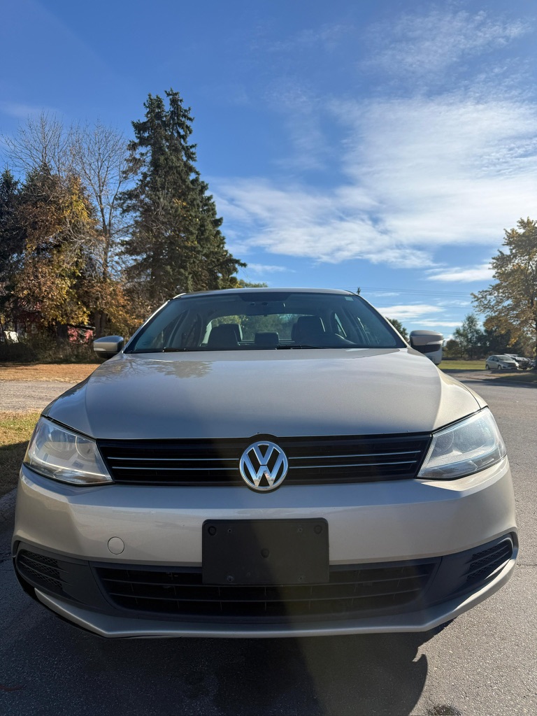 2013 Volkswagen Jetta - View 2 of 22