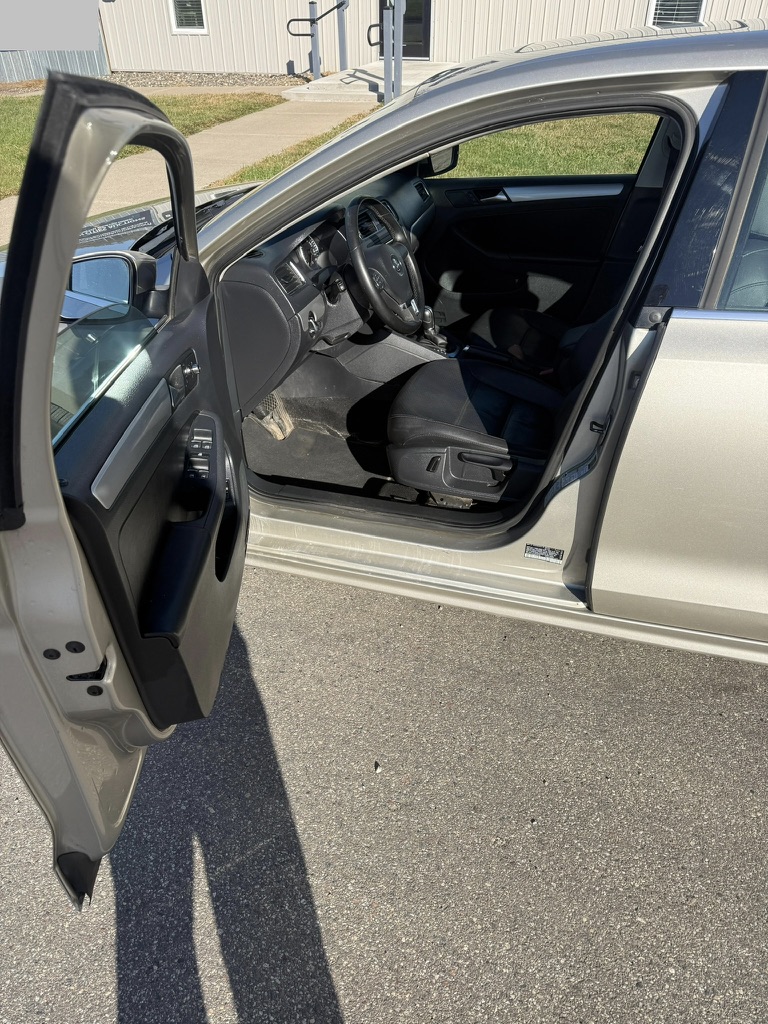 2013 Volkswagen Jetta - View 12 of 22