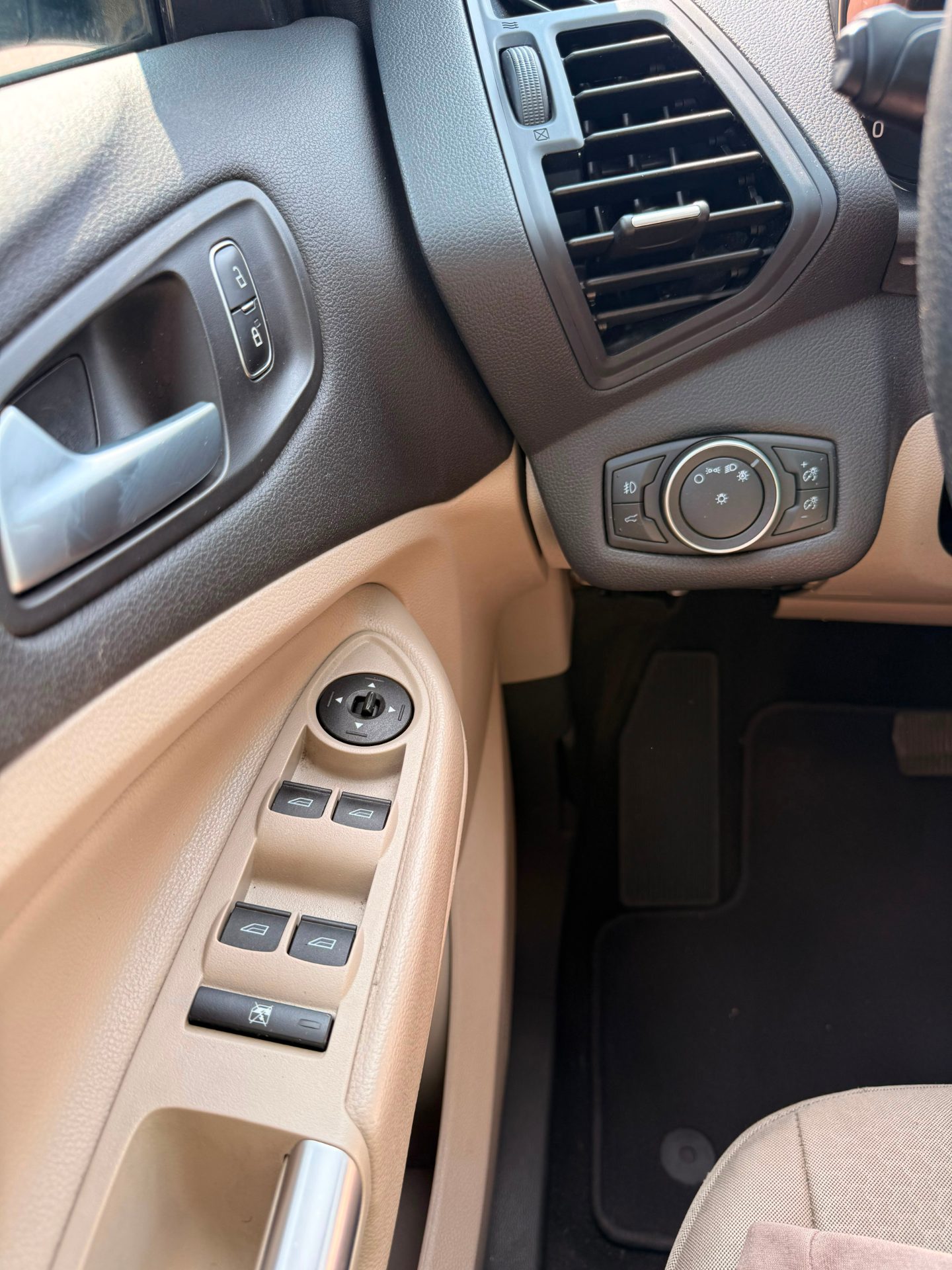 2018 Ford Escape SE - Photo 15