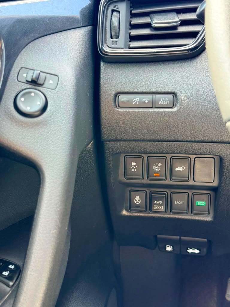 2017 Nissan Rogue SV - Photo 11