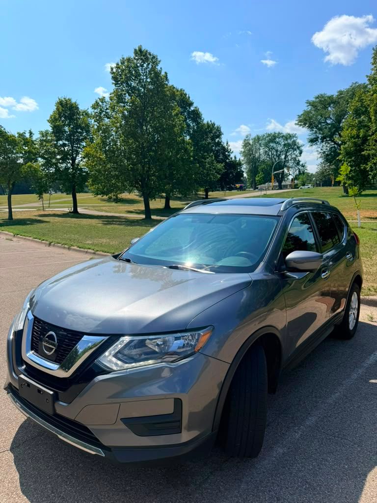 2017 Nissan Rogue SV - Photo 2