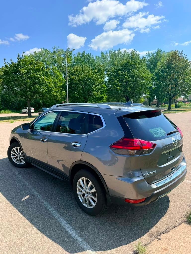 2017 Nissan Rogue SV - Photo 4