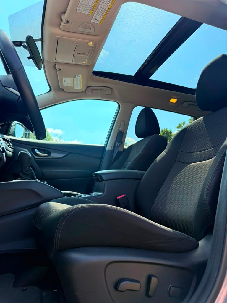 2017 Nissan Rogue SV - Photo 14