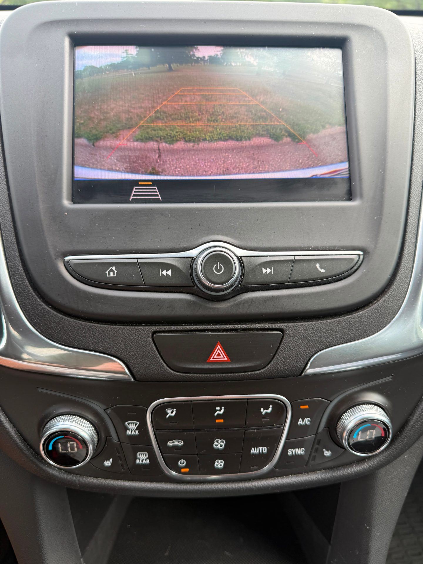 2020 Chevrolet Equinox LT - Photo 12